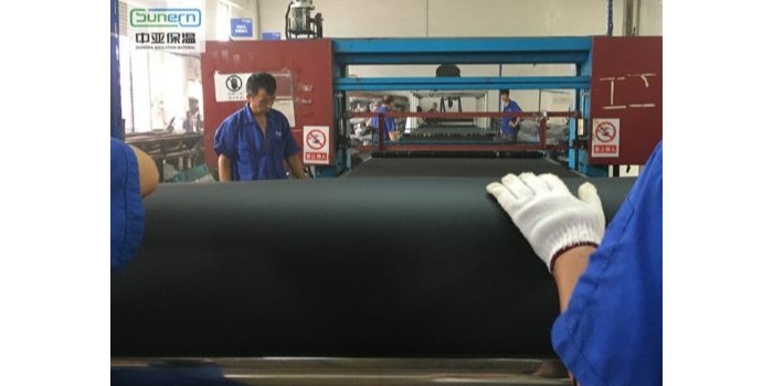 橡塑保溫板在施工現(xiàn)場應(yīng)該如何存放？