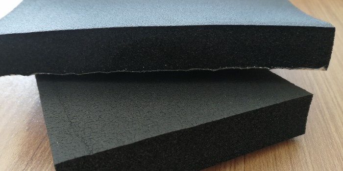 橡塑保溫板為什么會出現(xiàn)裂縫以及該如何保養(yǎng)維護(hù)？